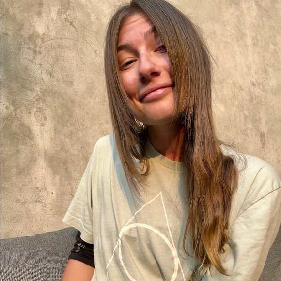 Meet your Posher, Julia - Picture 1 of 1